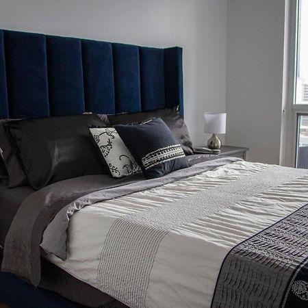 Downtown High-Rise Condo- Cn Tower View 토론토 외부 사진