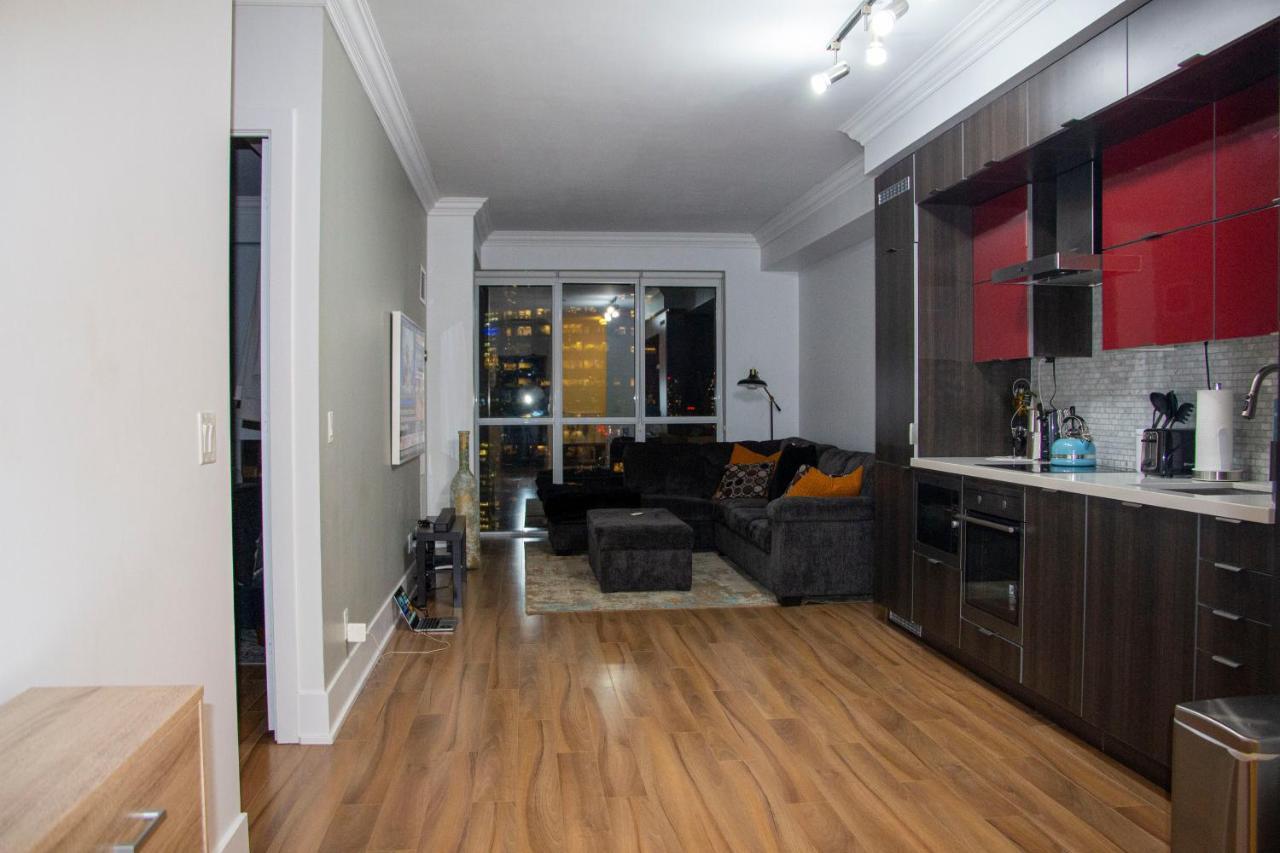 Downtown High-Rise Condo- Cn Tower View 토론토 외부 사진