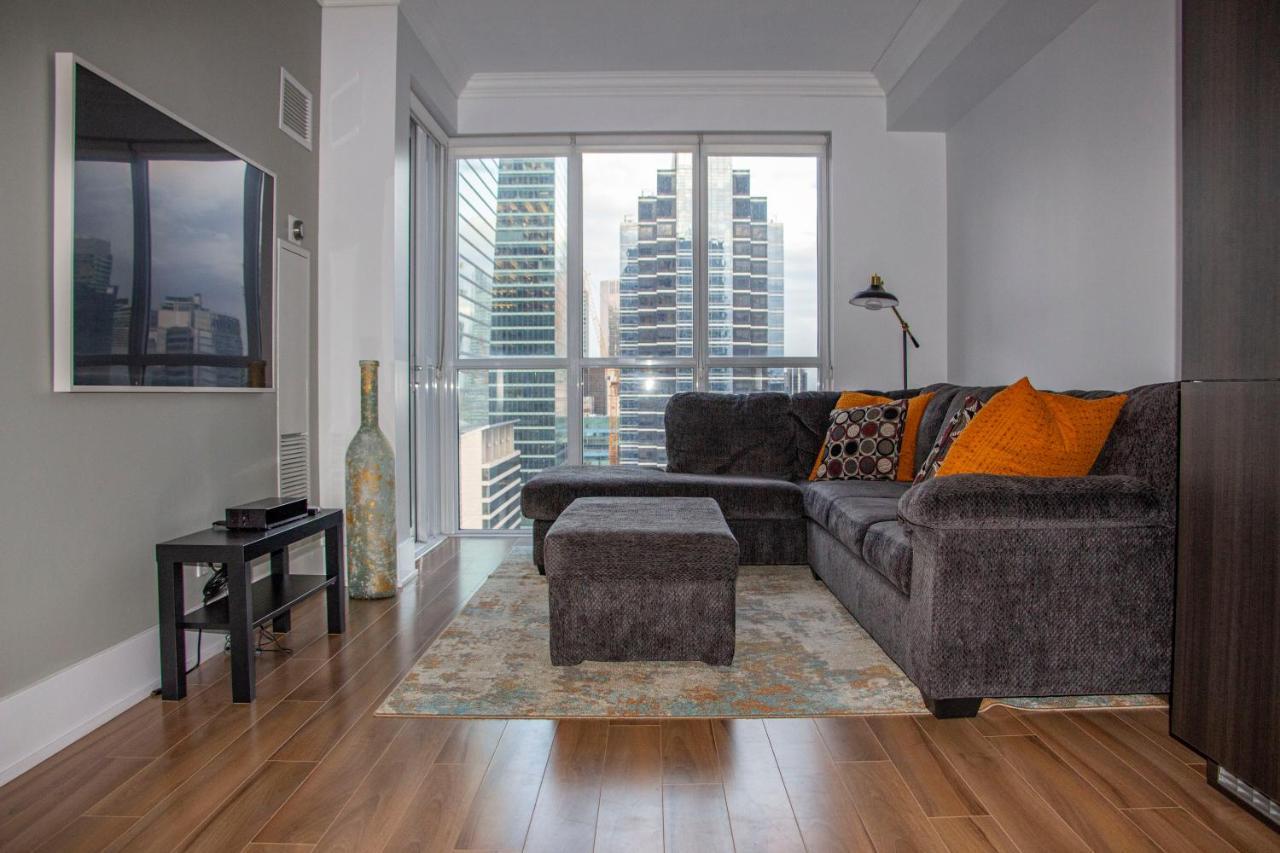Downtown High-Rise Condo- Cn Tower View 토론토 외부 사진